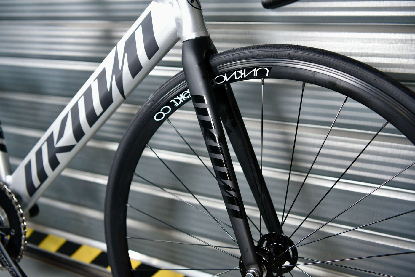 Unknown Singularity Silver, carbon fork and front wheel